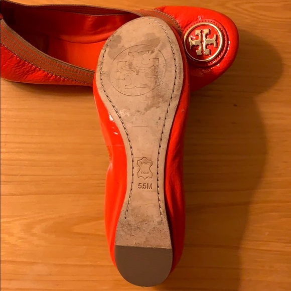 Tory Burch Orange Patent Leather Flats Size 5.5 - Picture 3 of 6